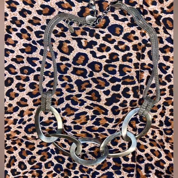 Silver tone circle link mesh bold necklace - Picture 2 of 3
